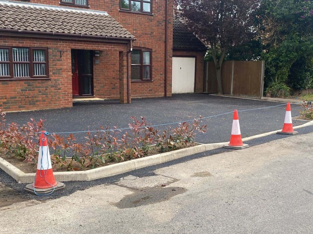 This is a newly installed tarmac driveway just installed by NS Driveways Chertsey