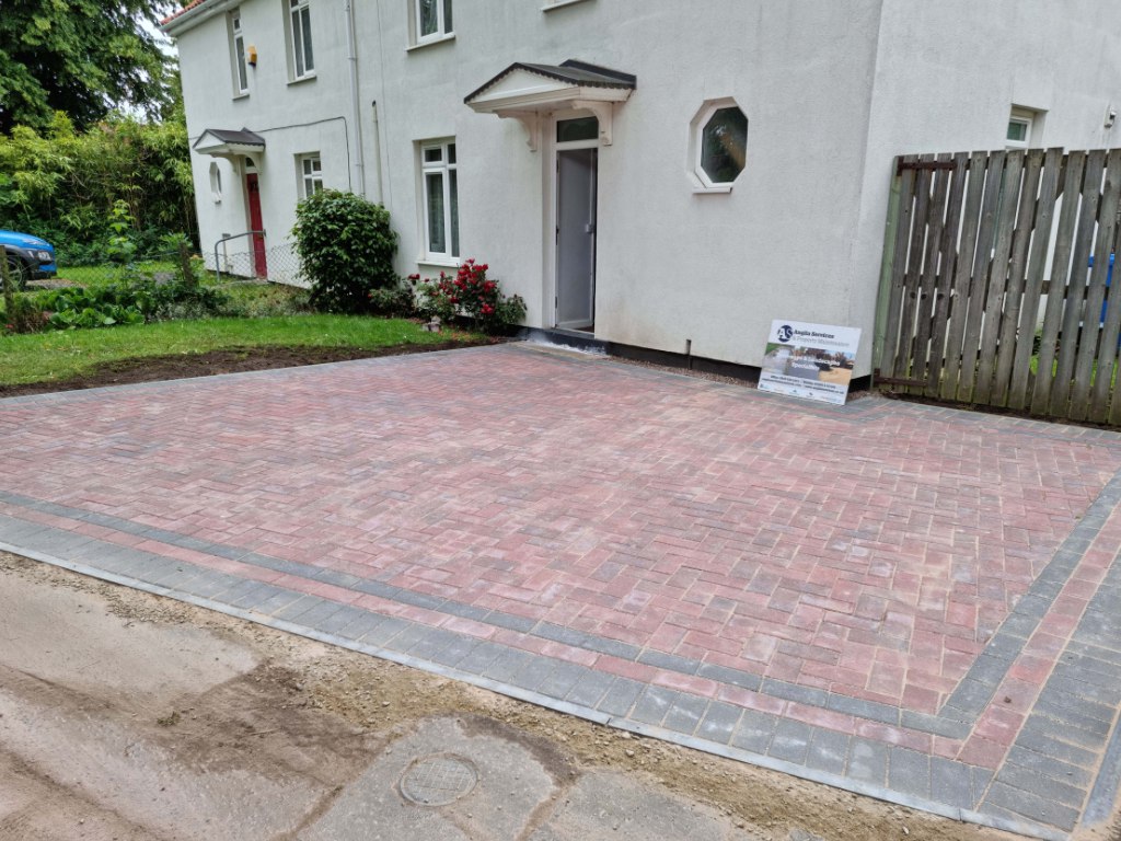 This is a newly installed block paved drive installed by NS Driveways Chertsey